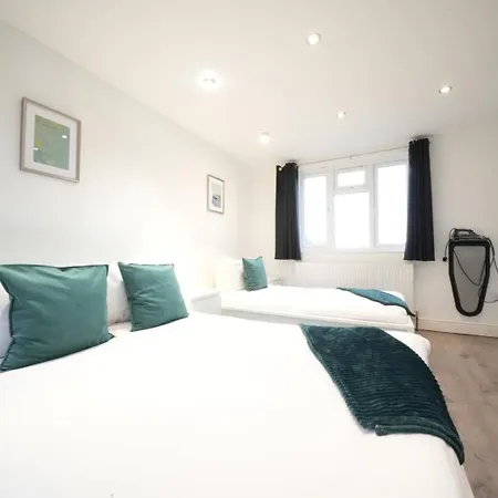 Private Bathroom Rooms- Near Heathrow - Near Shops-2