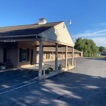 Country Squire Inn And Suites-3