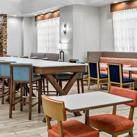 Hampton Inn & Suites Farmington-2