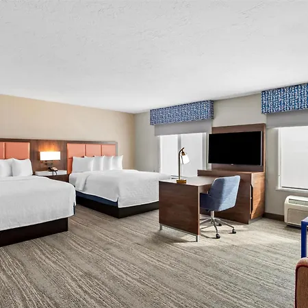 Hampton Inn & Suites Farmington-3