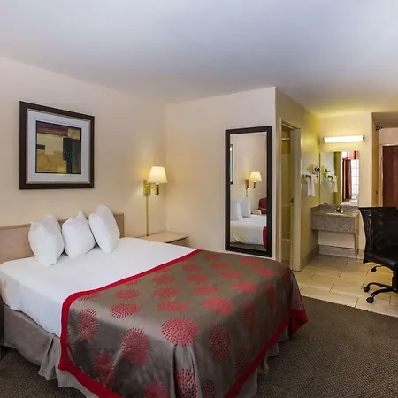 Ramada By Wyndham Sioux Falls-3
