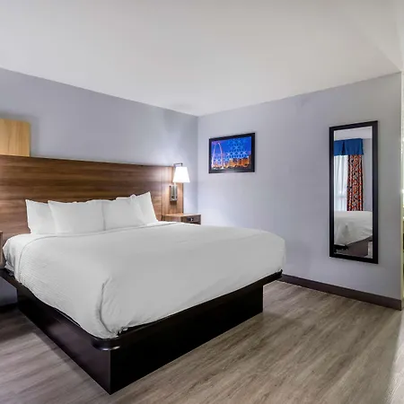 Best Western Plus St. Louis West-Westport-2
