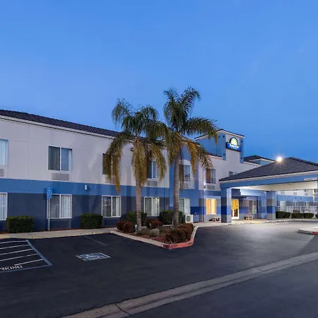 Days Inn By Wyndham Lathrop-2