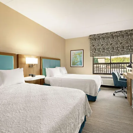Hampton Inn Portland Airport-3