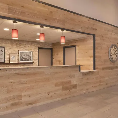 Country Inn & Suites By Radisson, Germantown, Wi-2