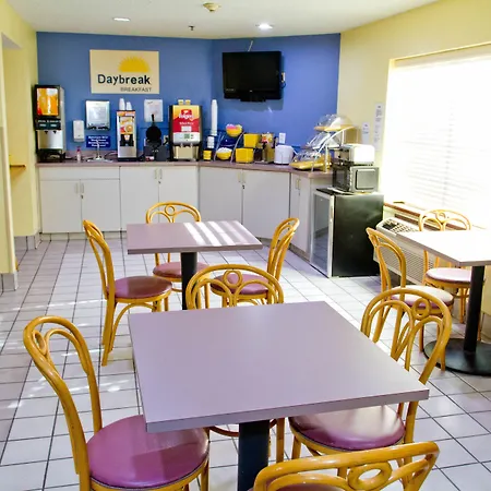 Days Inn By Wyndham Blue Springs-3