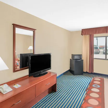 Super 8 By Wyndham Marshalltown-3