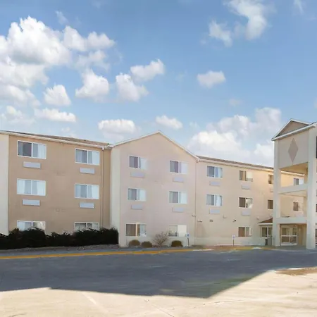 La Quinta Inn By Wyndham Lincoln, Nebraska-3