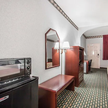Econo Lodge-2