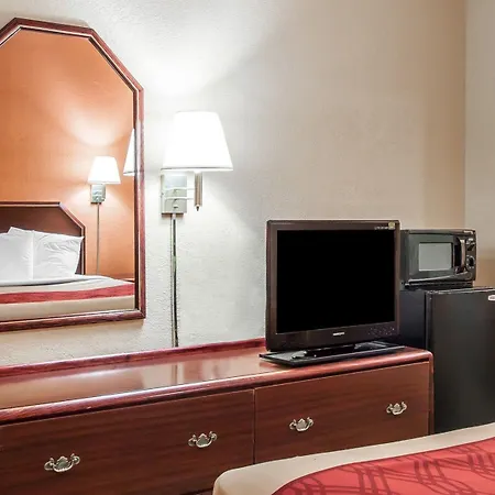 Econo Lodge-3