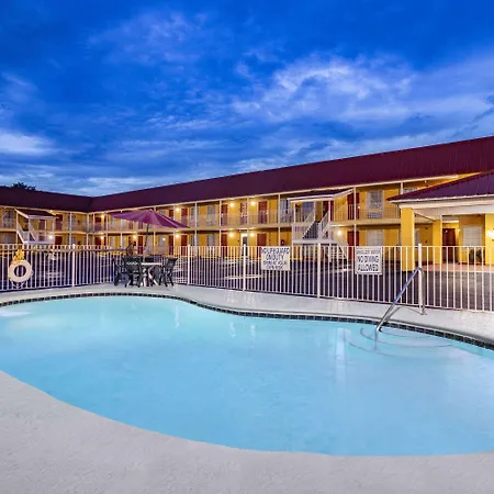 Days Inn By Wyndham Barnwell-2
