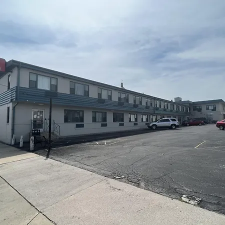 Days Inn By Wyndham Manitowoc-3