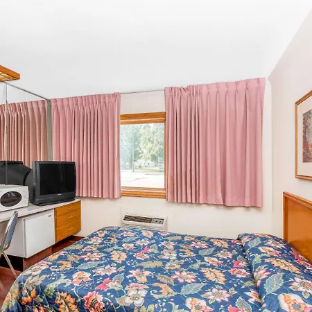 Knights Inn & Suites South Sioux City-3