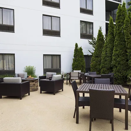 Courtyard By Marriott Portsmouth-2