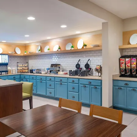 Country Inn & Suites By Radisson, Maumee - Toledo-3