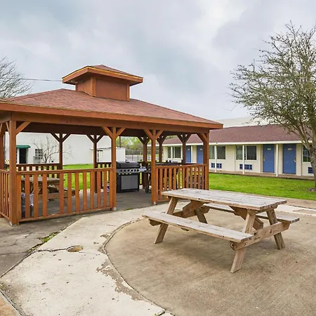 Motel 6-Madisonville, Tx-2