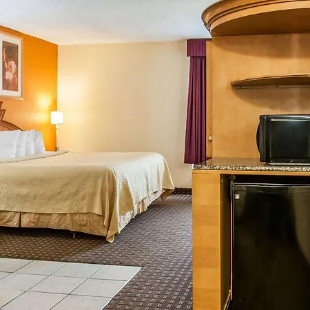Quality Inn & Suites Shelbyville I-74-2