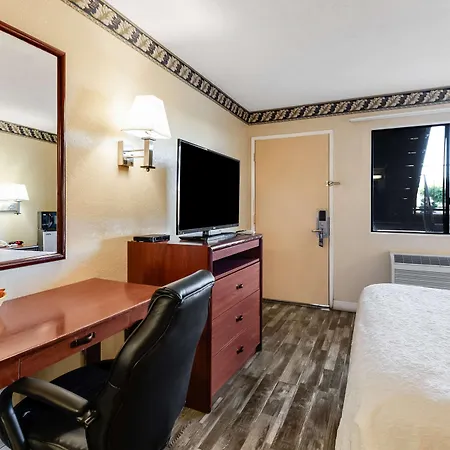 Knights Inn Madera-2