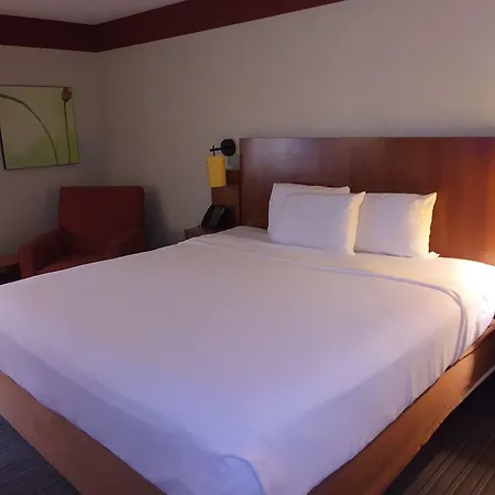 Travelodge By Wyndham Columbus State University-2