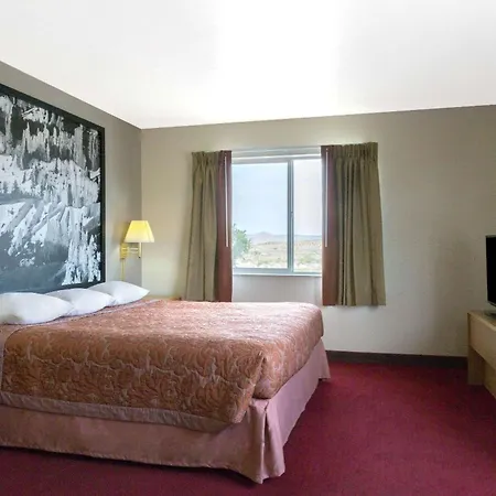 Super 8 By Wyndham Green River-3