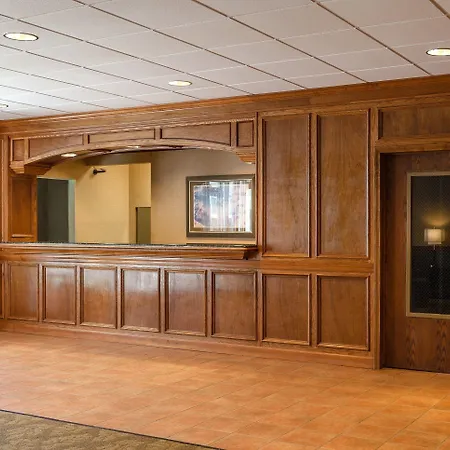 Red Roof Inn & Suites Dekalb-3