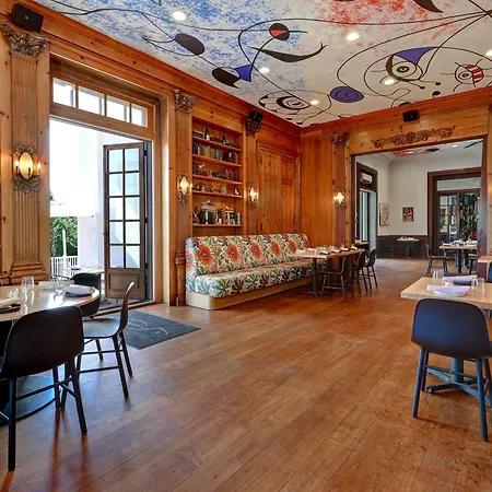 Tarrytown House Estate-3