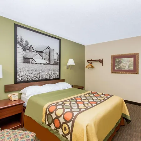 Super 8 By Wyndham Fairmont-2