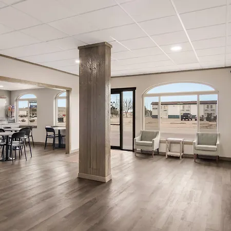 Econo Lodge Scottsbluff-3