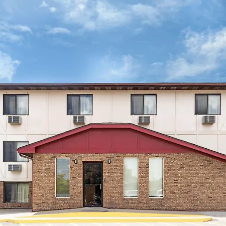 Super 8 By Wyndham Clinton-3