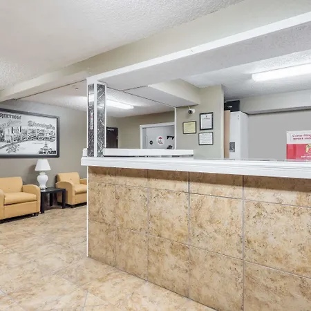 Super 8 By Wyndham Bloomington Normal-3