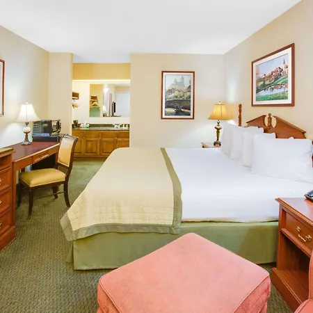 Baymont By Wyndham Ozark-2