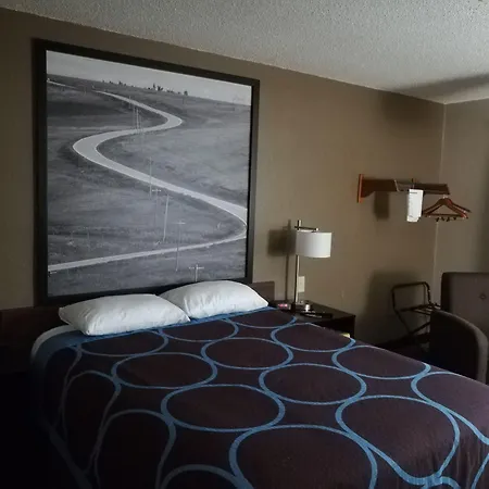 Super 8 By Wyndham Keokuk-3
