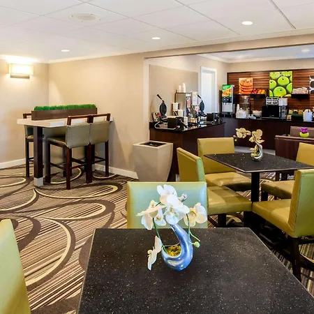 La Quinta By Wyndham Houston Baytown East-2
