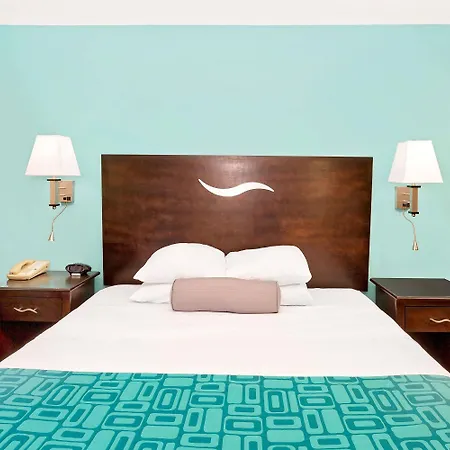 Howard Johnson By Wyndham Waterloo/Cedar Falls-2
