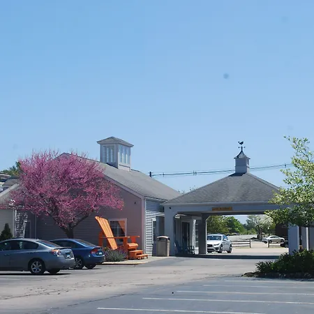 Howard Johnson By Wyndham Mystic-3