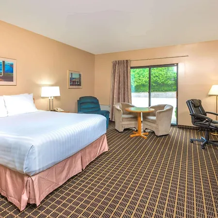 Howard Johnson By Wyndham Tillsonburg-3