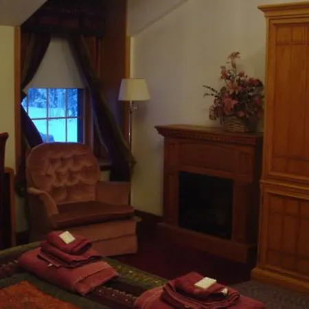 7 Gables Inn & Suites-3