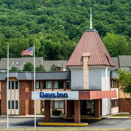 Days Inn By Wyndham Berlin Meriden-2