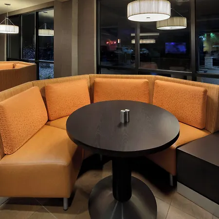 Courtyard Grand Rapids Airport-3