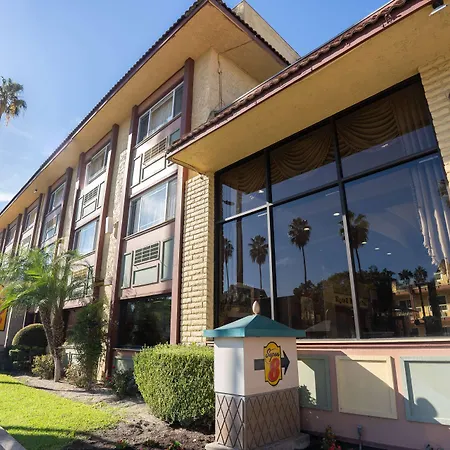 Super 8 By Wyndham Anaheim/Disneyland Drive-3