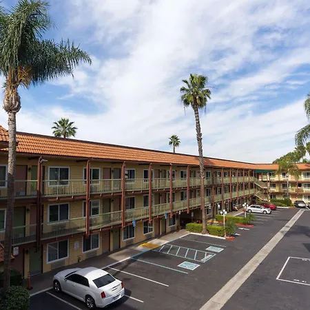 Super 8 By Wyndham Anaheim/Disneyland Drive-2