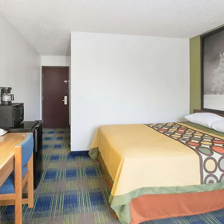 Super 8 By Wyndham Columbus-2