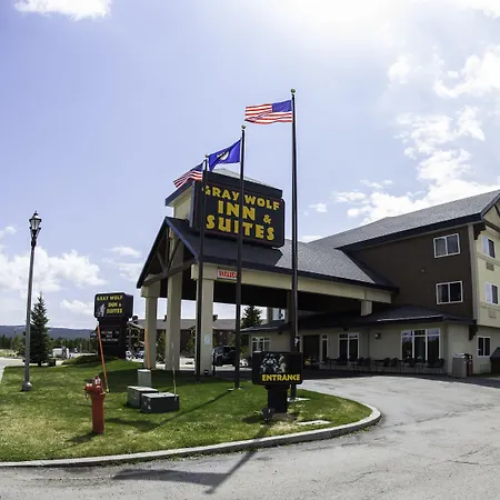 Gray Wolf Inn & Suites-2