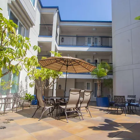 Days Inn By Wyndham Carlsbad-3