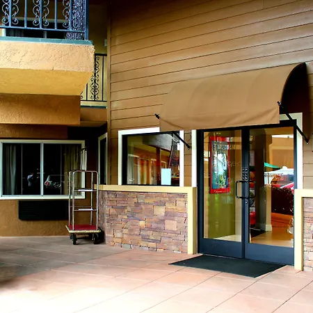 Quality Inn & Suites Anaheim Maingate-3