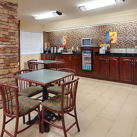 Best Western Inn & Suites Of Macon-3