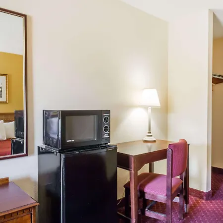 Days Inn By Wyndham Tappahannock-3