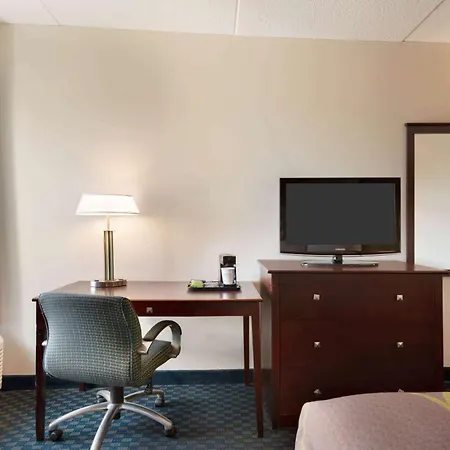 Super 8 By Wyndham Liverpool/Syracuse North Airport-2