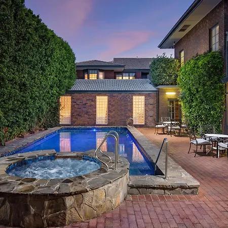 Adelaide Inn-2