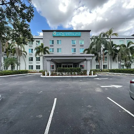 La Quinta Inn & Suites By Wyndham Sawgrass-3